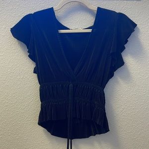 Polyester black short sleeve slightly cropped in the front